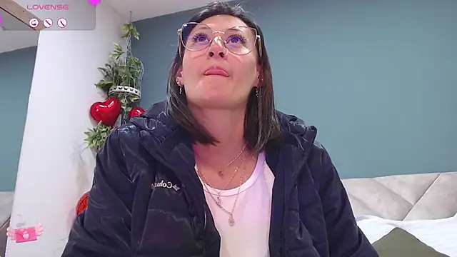 SharisWillian online show from February 25, 2025, 3:31 am