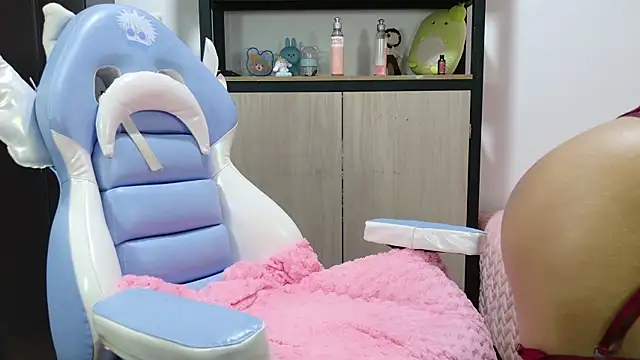 Snapshot of nya_ah chatting on February 14, 2025, 8:21 am nya ah online show from February 14, 2025, 8:21 am