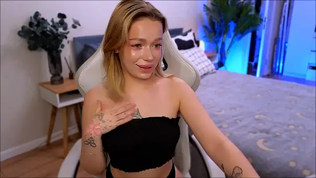 Snapshot of Lily_Yin chatting on December 15, 2025, 7:23 am Lily Yin online show from December 15, 2025, 7:23 am