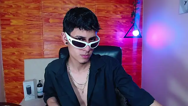 Bastiaan 28 online show from March 20, 2025, 6:19 am