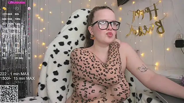 Snapshot of HANNA_MONTANAS chatting on February 20, 2025, 10:26 pm HANNA MONTANAS online show from February 20, 2025, 10:26 pm