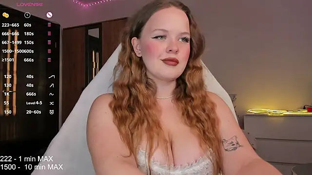 Snapshot of HANNA_MONTANAS chatting on October 2, 2025, 2:46 pm HANNA MONTANAS online show from October 2, 2025, 2:46 pm