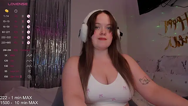 Snapshot of HANNA_MONTANAS chatting on December 3, 2025, 5:55 pm HANNA MONTANAS online show from December 3, 2025, 5:55 pm