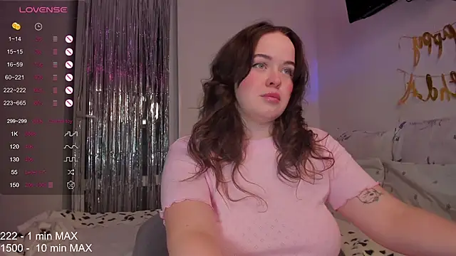 Snapshot of HANNA_MONTANAS chatting on December 4, 2025, 4:59 pm HANNA MONTANAS online show from December 4, 2025, 4:59 pm