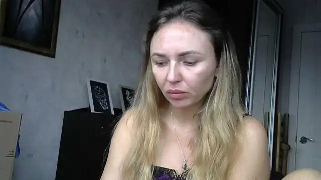 AngelinaLove28 online show from November 23, 2025, 8:03 am