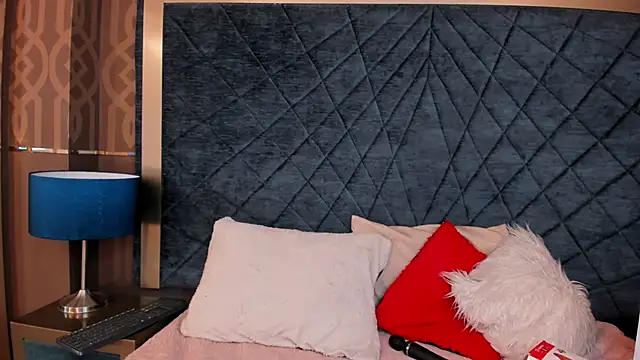 AdelaineBest online show from February 4, 2025, 10:32 am