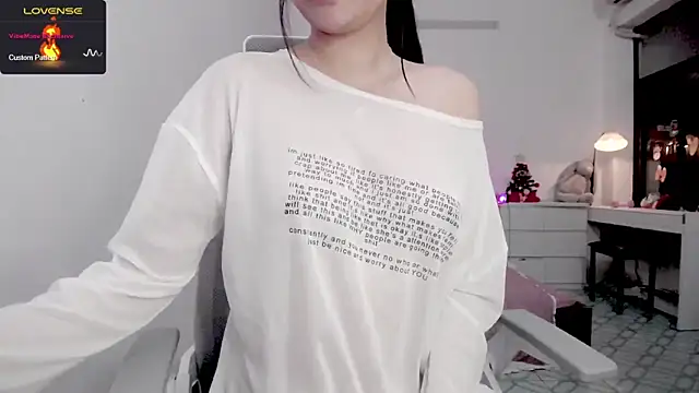 Snapshot of _OMO_ chatting on March 9, 2025, 5:49 pm  OMO  online show from March 9, 2025, 5:49 pm