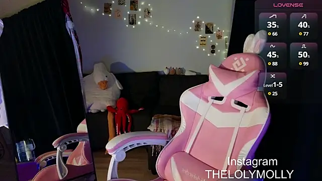 Snapshot of LolyMolli chatting on February 19, 2025, 8:20 pm LolyMolli online show from February 19, 2025, 8:20 pm