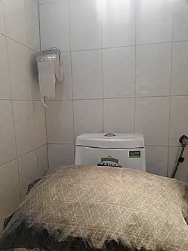 julietunderwoood online show from October 31, 2025, 11:22 am