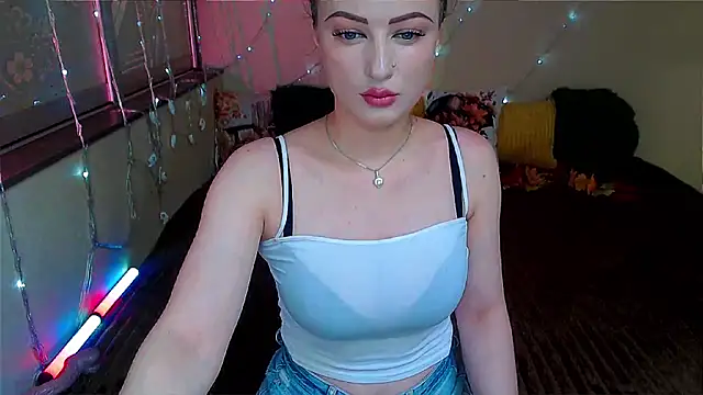 LizaSenri online show from October 13, 2025, 6:35 am