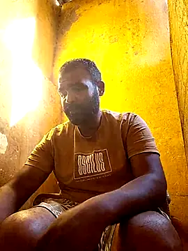 ListedLoin online show from November 6, 2025, 1:01 pm