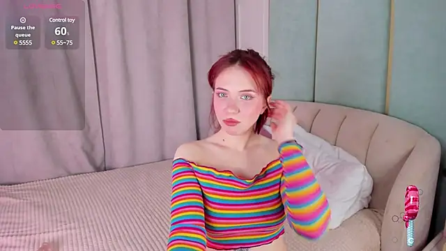Snapshot of Love_is_Lola chatting on January 18, 2025, 1:19 am Love is Lola online show from January 18, 2025, 1:19 am