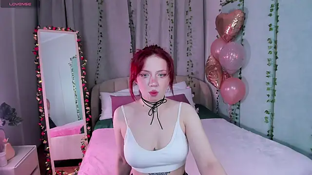 Snapshot of Love_is_Lola chatting on February 25, 2025, 1:09 am Love is Lola online show from February 25, 2025, 1:09 am