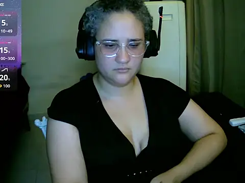 Snapshot of lolalicious_758 chatting on September 12, 2025, 12:22 am lolalicious 758 online show from September 12, 2025, 12:22 am