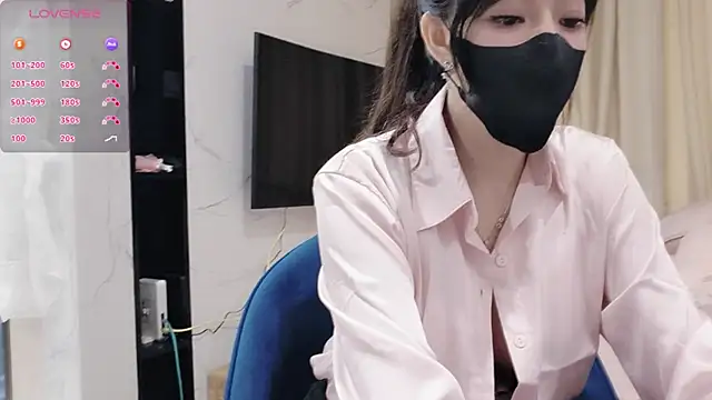 Snapshot of TuyetNhi2k6 chatting on January 17, 2025, 2:39 am TuyetNhi2k6 online show from January 17, 2025, 2:39 am