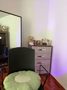 Snapshot of DaryRos chatting on March 3, 2025, 9:37 pm DaryRos online show from March 3, 2025, 9:37 pm