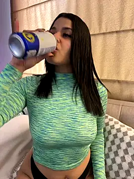 Snapshot of DaryRos chatting on October 24, 2025, 9:33 pm DaryRos online show from October 24, 2025, 9:33 pm