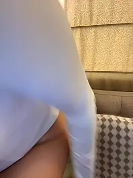 Snapshot of DaryRos chatting on November 6, 2025, 8:43 pm DaryRos online show from November 6, 2025, 8:43 pm