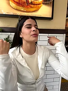 Snapshot of DaryRos chatting on November 11, 2025, 5:24 pm DaryRos online show from November 11, 2025, 5:24 pm