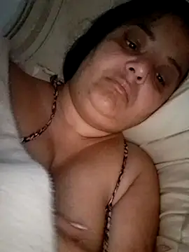 sarahhh1987 online show from November 17, 2025, 5:46 am