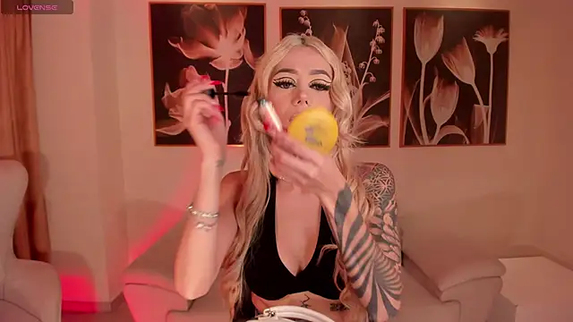 HannaConnor  online show from November 11, 2025, 8:53 pm