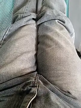 M yiyi online show from December 4, 2025, 7:17 am