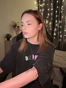 Snapshot of _MayShy_ chatting on December 15, 2024, 5:10 pm MayShy online show from December 15, 2024, 5:10 pm