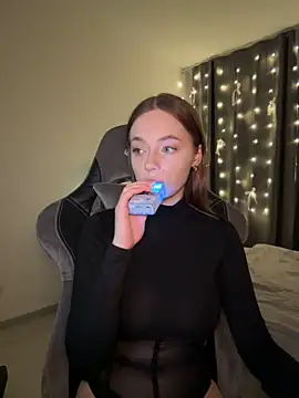 Snapshot of _MayShy_ chatting on January 6, 2025, 10:15 pm MayShy online show from January 6, 2025, 10:15 pm