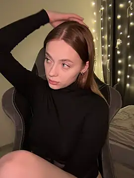 Snapshot of _MayShy_ chatting on January 14, 2025, 6:45 am MayShy online show from January 14, 2025, 6:45 am