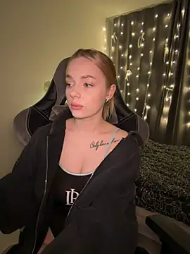 Snapshot of _MayShy_ chatting on January 16, 2025, 12:55 am MayShy online show from January 16, 2025, 12:55 am