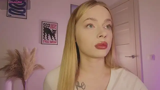 Snapshot of _MayShy_ chatting on March 18, 2025, 9:53 pm MayShy online show from March 18, 2025, 9:53 pm