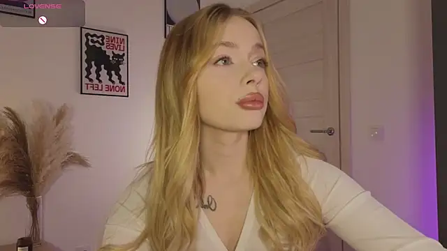 Snapshot of _MayShy_ chatting on March 19, 2025, 2:35 pm MayShy online show from March 19, 2025, 2:35 pm