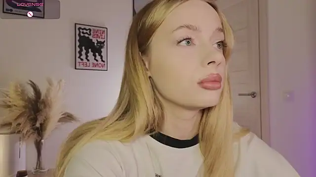 Snapshot of _MayShy_ chatting on March 20, 2025, 5:58 pm MayShy online show from March 20, 2025, 5:58 pm