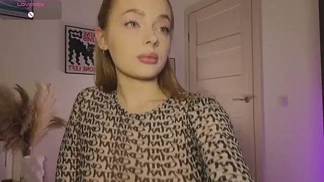 Snapshot of _MayShy_ chatting on March 21, 2025, 4:51 pm MayShy online show from March 21, 2025, 4:51 pm