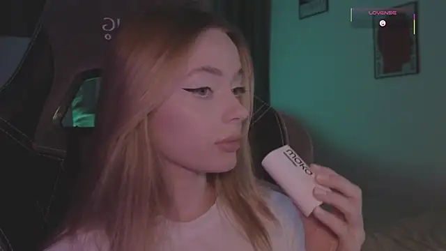 Snapshot of _MayShy_ chatting on September 17, 2025, 6:53 pm MayShy online show from September 17, 2025, 6:53 pm