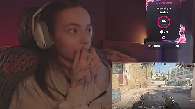 Snapshot of _MayShy_ chatting on October 7, 2025, 8:00 am MayShy online show from October 7, 2025, 8:00 am