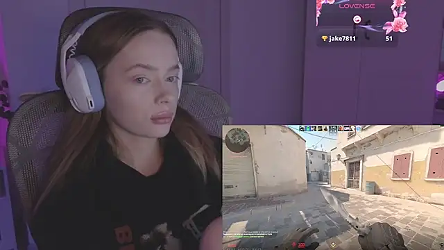 Snapshot of _MayShy_ chatting on November 21, 2025, 8:13 am MayShy online show from November 21, 2025, 8:13 am