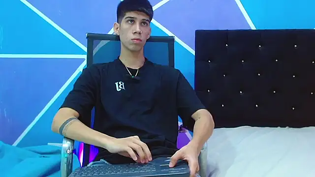 Snapshot of jhony-sex chatting on February 10, 2025, 6:42 am jhony-sex online show from February 10, 2025, 6:42 am