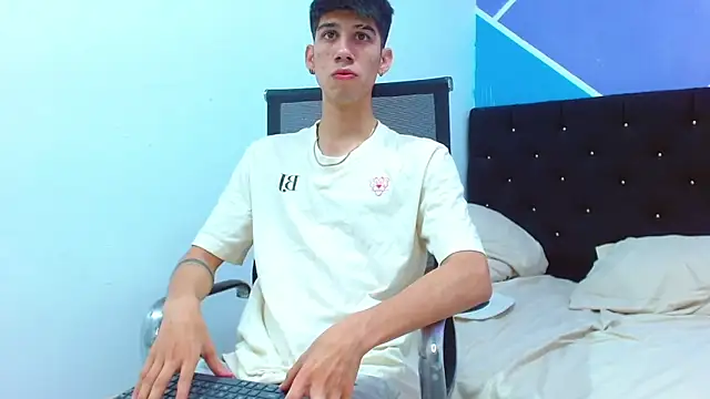 Snapshot of jhony-sex chatting on March 21, 2025, 6:27 am jhony-sex online show from March 21, 2025, 6:27 am