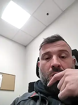 chada1980 online show from December 5, 2025, 3:37 am