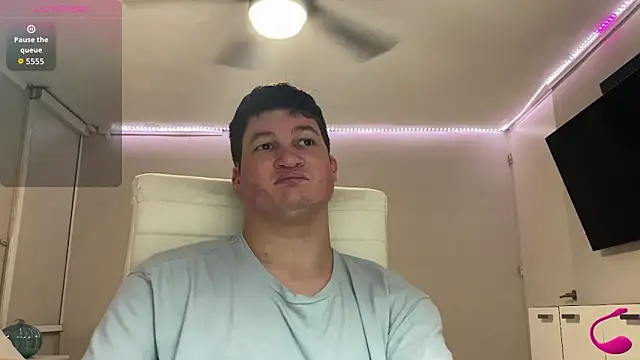 Lorenzo hernandez online show from September 30, 2025, 10:48 pm