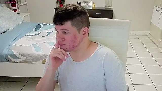 Lorenzo hernandez online show from December 4, 2025, 8:50 pm