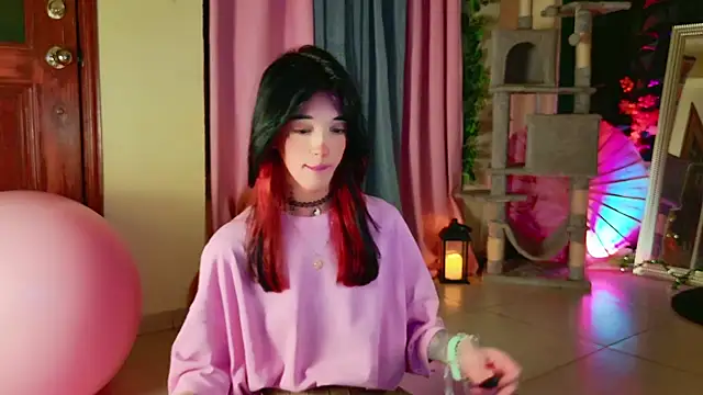 Snapshot of Finibondi chatting on December 4, 2025, 6:55 am Finibondi online show from December 4, 2025, 6:55 am