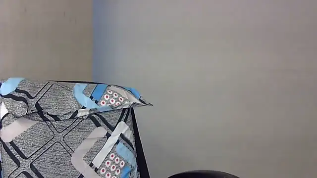 lola-   online show from October 15, 2025, 12:49 pm