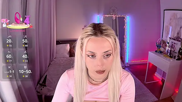 Snapshot of LoryWood chatting on November 27, 2025, 3:58 pm LoryWood online show from November 27, 2025, 3:58 pm