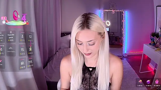 Snapshot of LoryWood chatting on December 2, 2025, 3:40 pm LoryWood online show from December 2, 2025, 3:40 pm