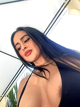 Snapshot of Alexandra_duque chatting on October 17, 2025, 8:55 pm Alexandra duque online show from October 17, 2025, 8:55 pm