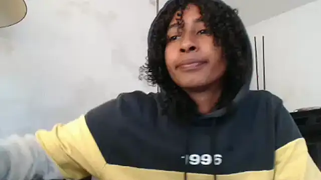 yohatinelly07 online show from November 16, 2025, 4:12 pm