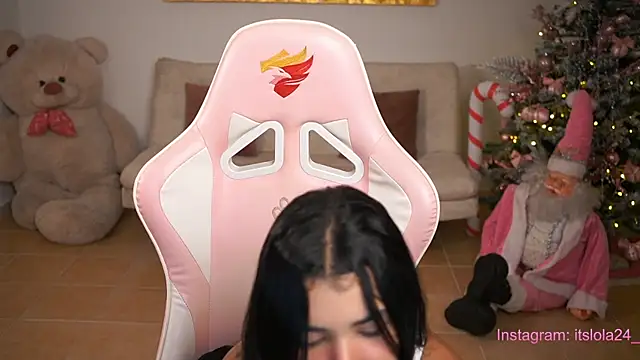 Snapshot of its_lola24 chatting on December 31, 2024, 3:23 am its lola24 online show from December 31, 2024, 3:23 am