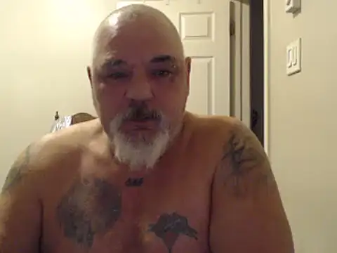 Newfiesausage1972 online show from January 30, 2025, 11:22 am